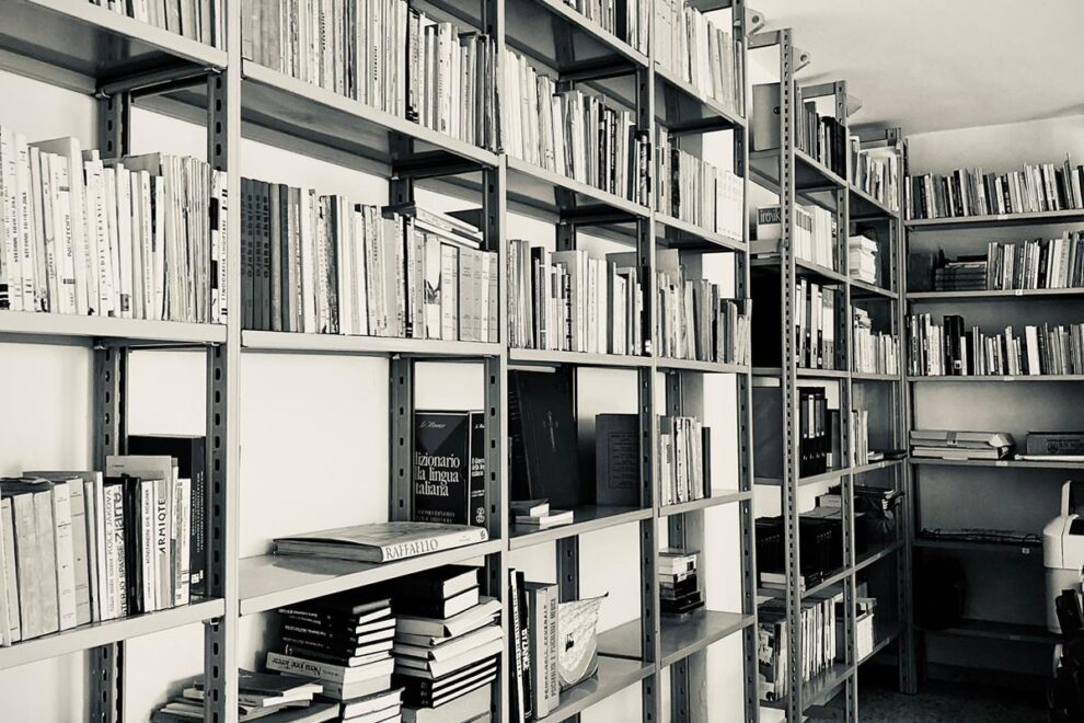 Biblioteca parrocchiale di Acquaformosa Biblioteca parrocchiale di Acquaformosa